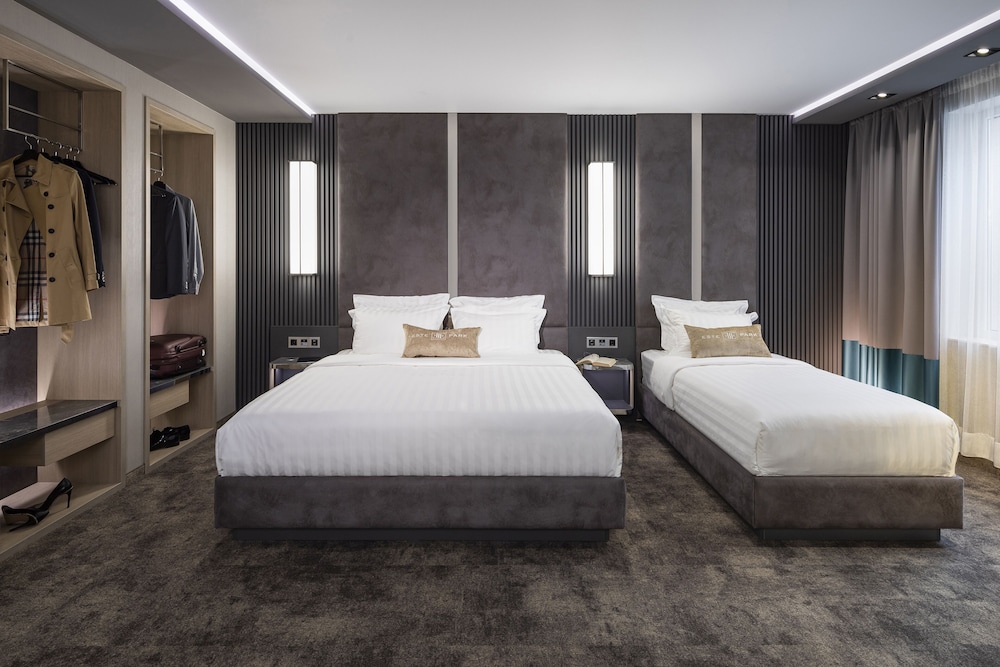 Deluxe Triple Room - Photo 10
