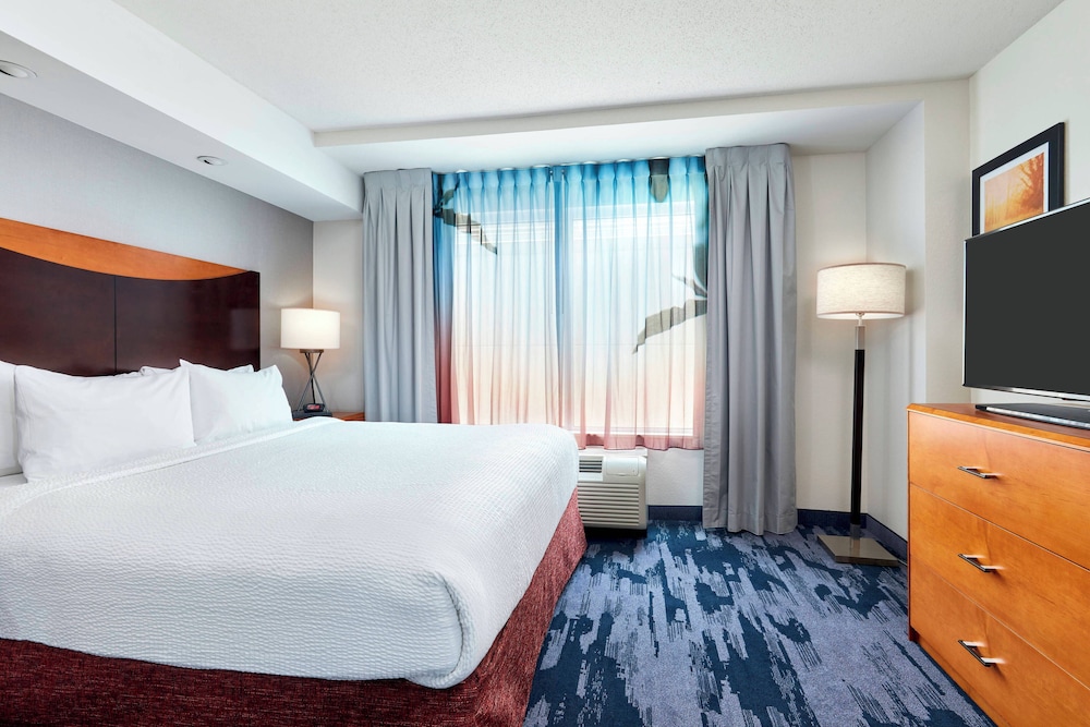 Room, 1 King Bed, (Skyline View) - Photo 2