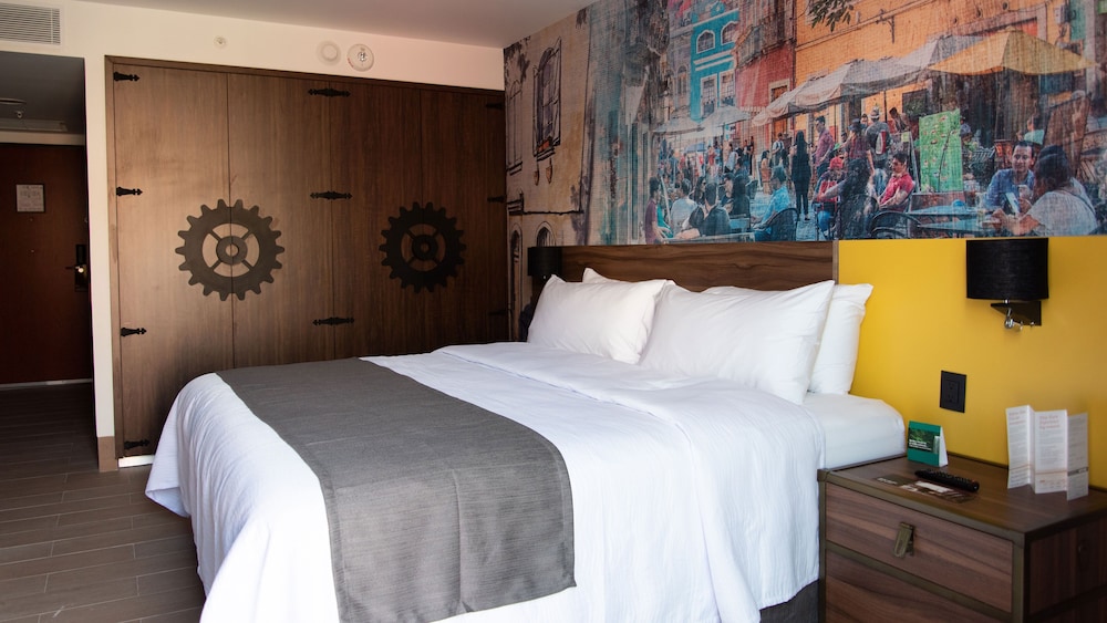 Standard Room, 1 King Bed - Photo 1