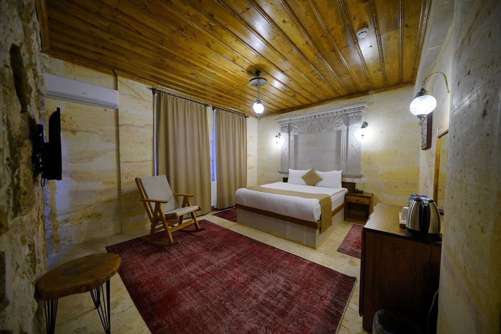 Romantic Suite, Hot Tub, Valley View