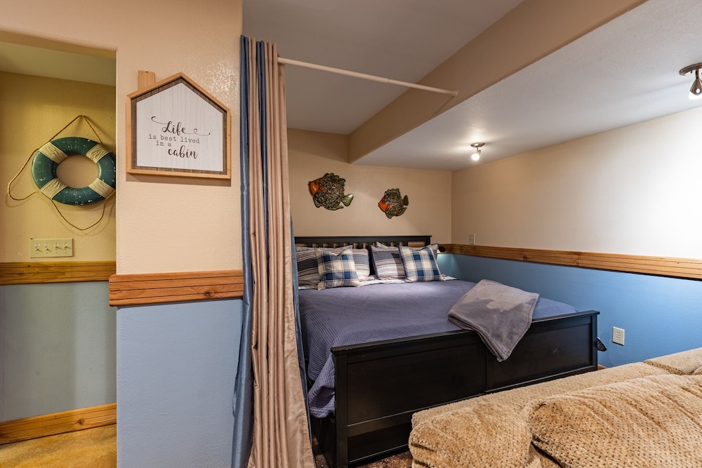 Cabin, Multiple Beds, Patio (103 Red Bird) photo 1