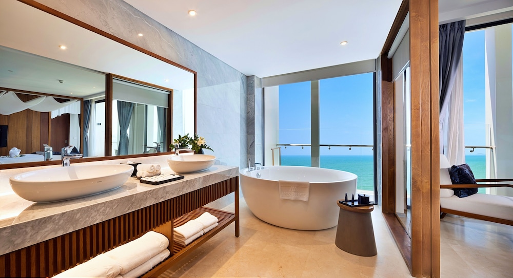 Executive Suite - Photo 5