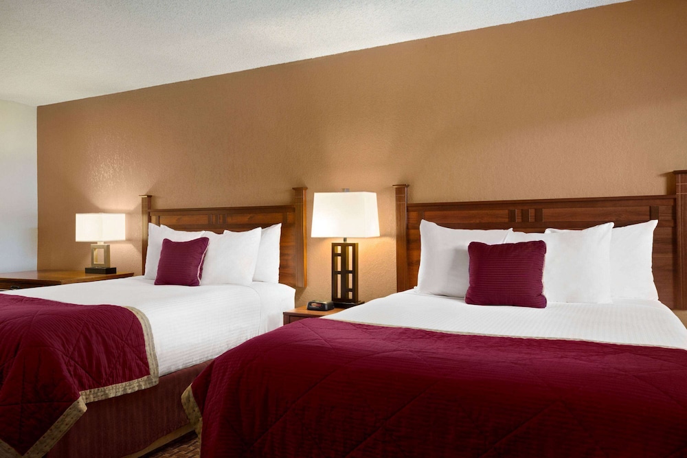 Efficiency, Room, 2 Queen Beds, Non Smoking - Photo 1