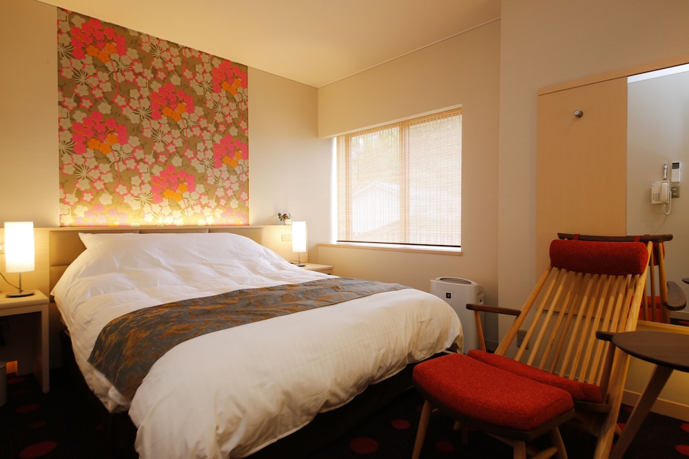 DOUBLE ROOM