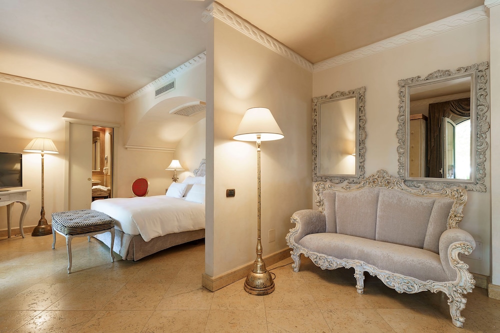 Luxury Suite, Balcony - Photo 6