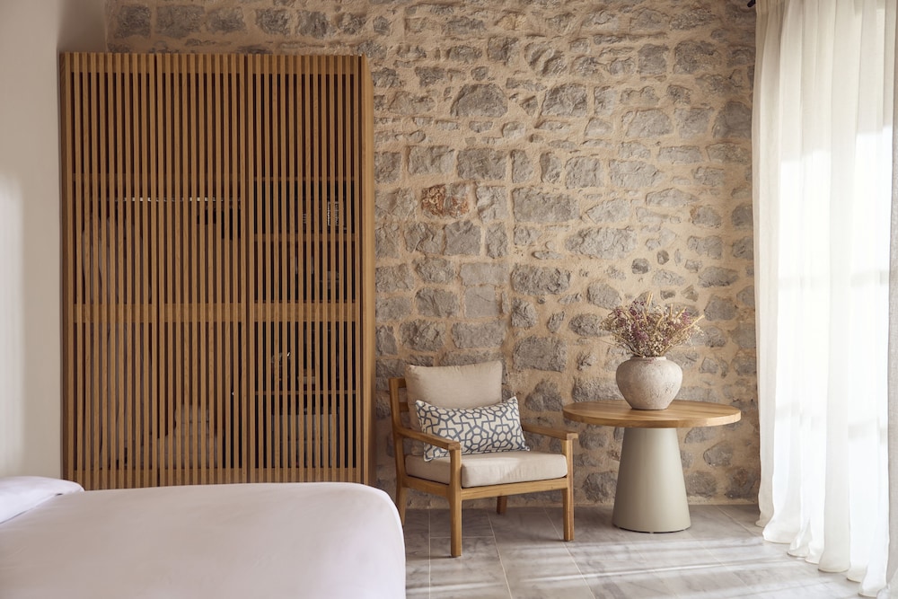 2 Beachfront Suites, with Private Pool, Interconnecting