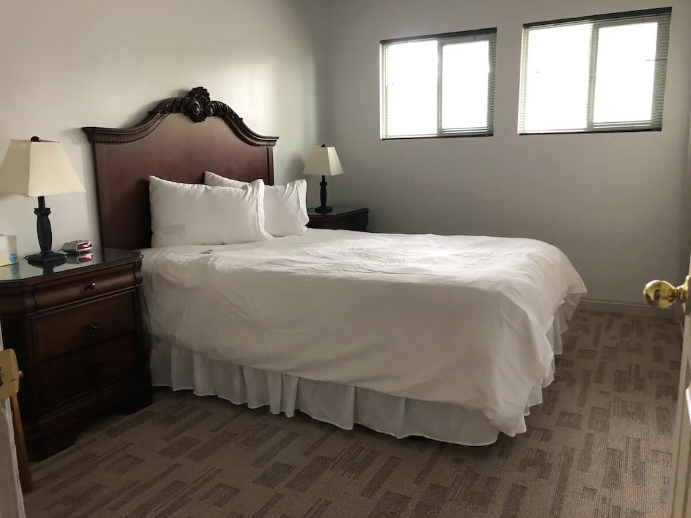 Deluxe Room, Multiple Beds photo 1