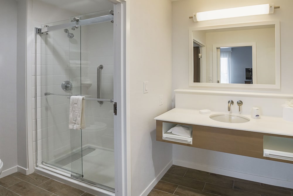 Room, 1 King Bed, Handicapped Accessible, Non Smoking (Hearing)