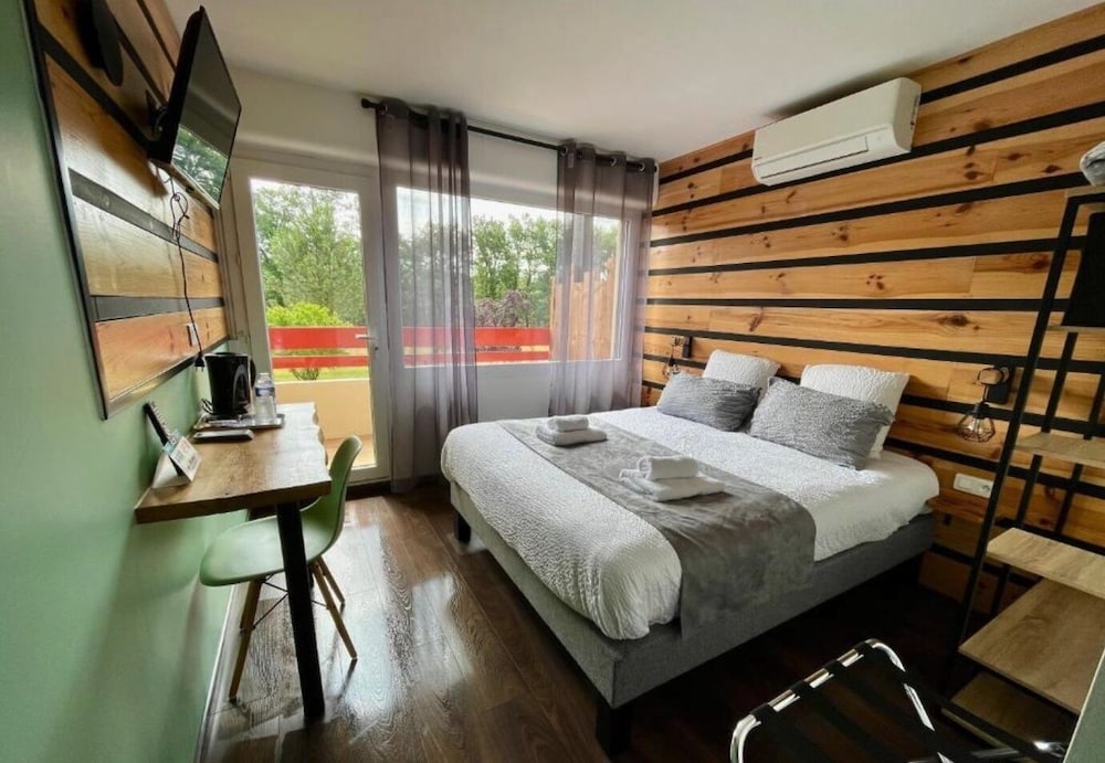Room, Balcony