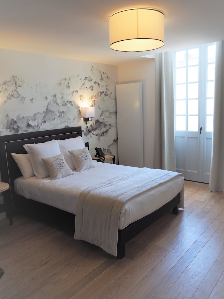 Executive Suite - Photo 1