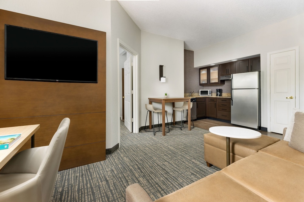 Suite, 1 Bedroom - Photo 5