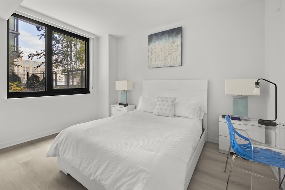 Luxury Apartment, 2 Bedrooms, Balcony (Room décor/layout/colors vary by unit) - Photo 6