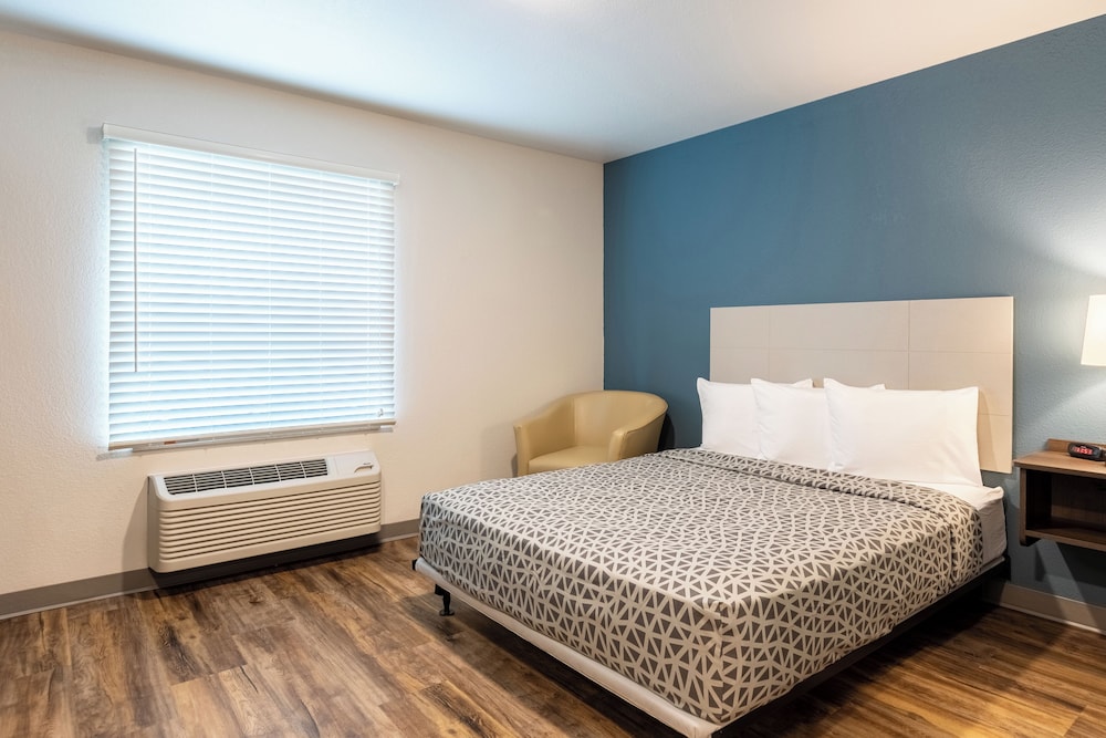 Room, 1 Queen Bed, Accessible, Non Smoking (Roll-In Shower) photo 3