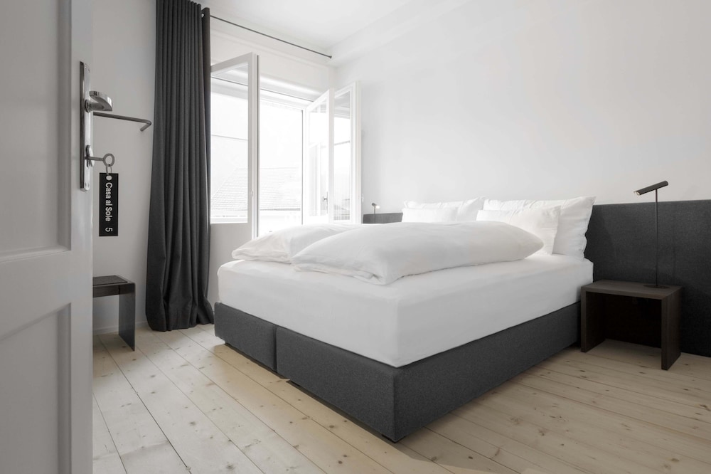 Basic Double Room Single Use, Balcony, Mountain View
