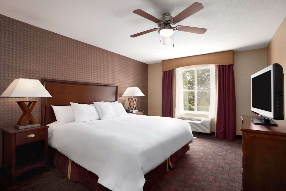 Suite, 2 Bedrooms, Accessible (Roll-in Shower) - Photo 4