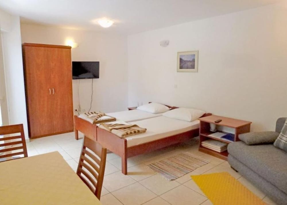 Studio (Vlado - 100 m from pebble beach - SA1)