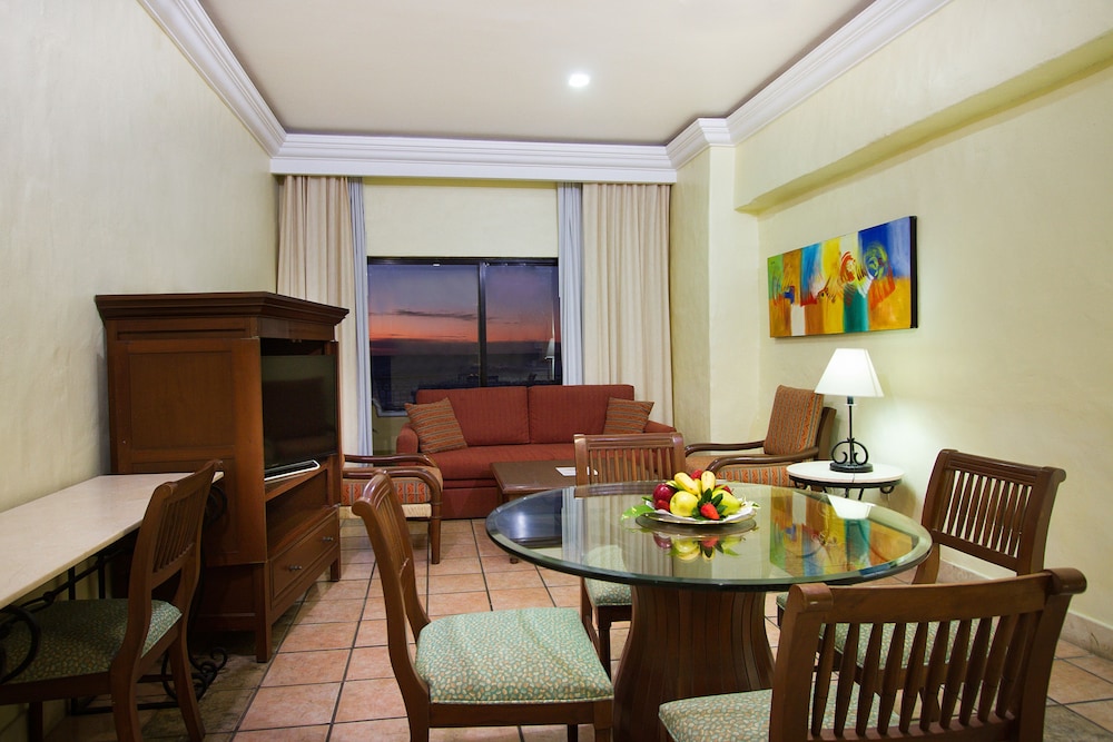 One Bedroom Suite - Photo 2