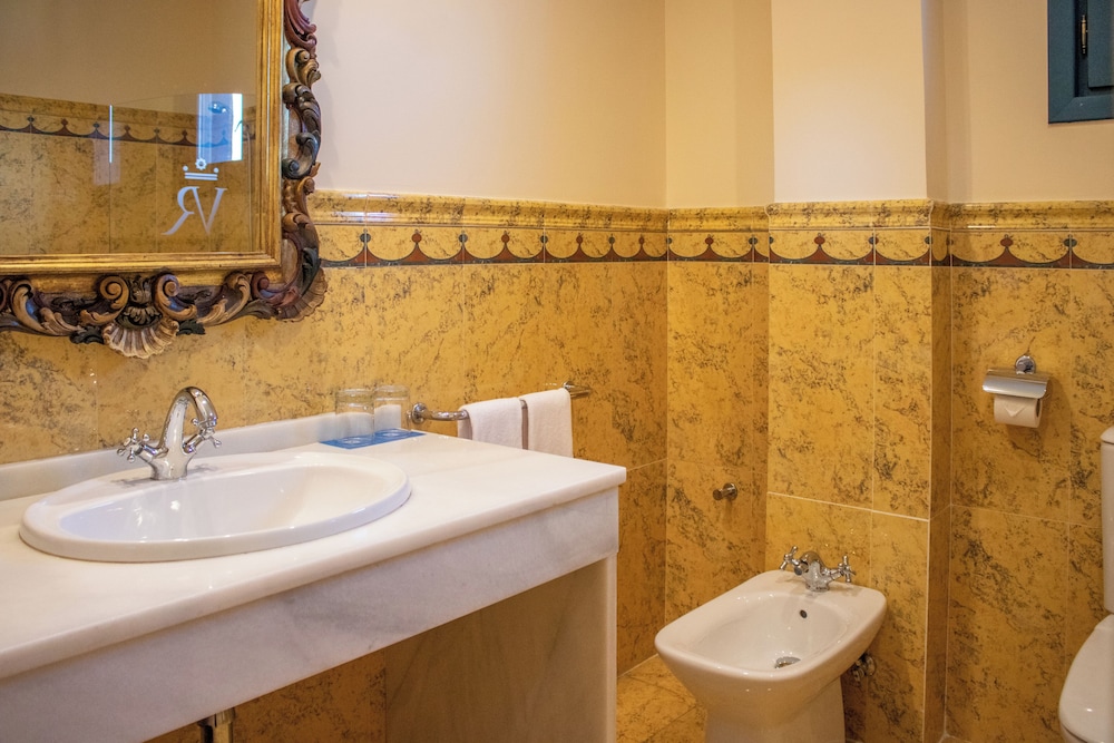Suite - Photo 10