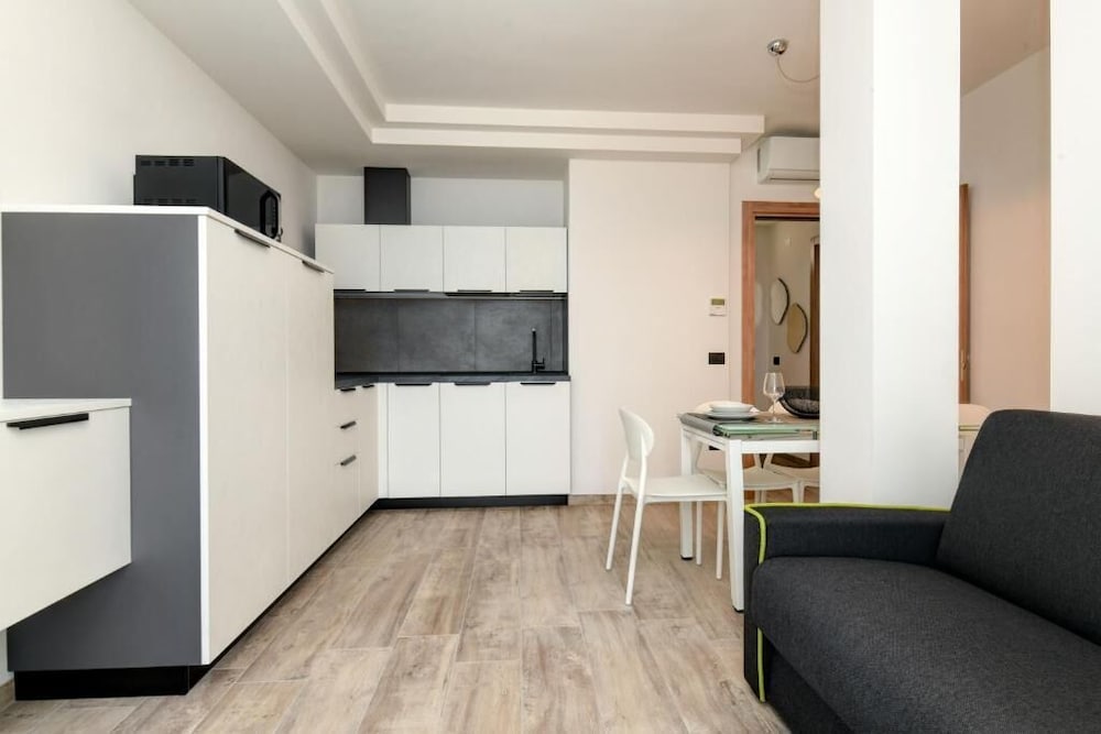 Economy Apartment, 1 Bedroom, Lake View photo 2