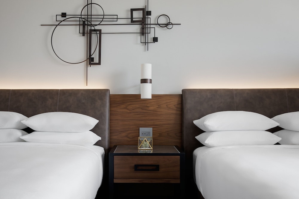 Room, 2 Queen Beds - Photo 3