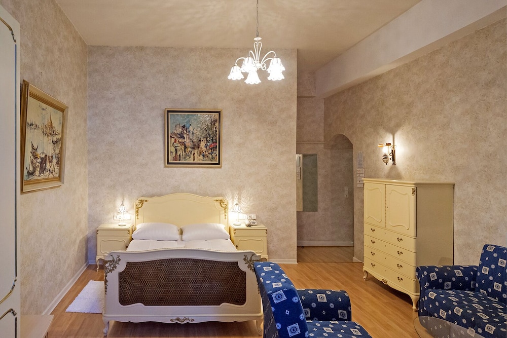 Basement Double or Twin Room photo 1