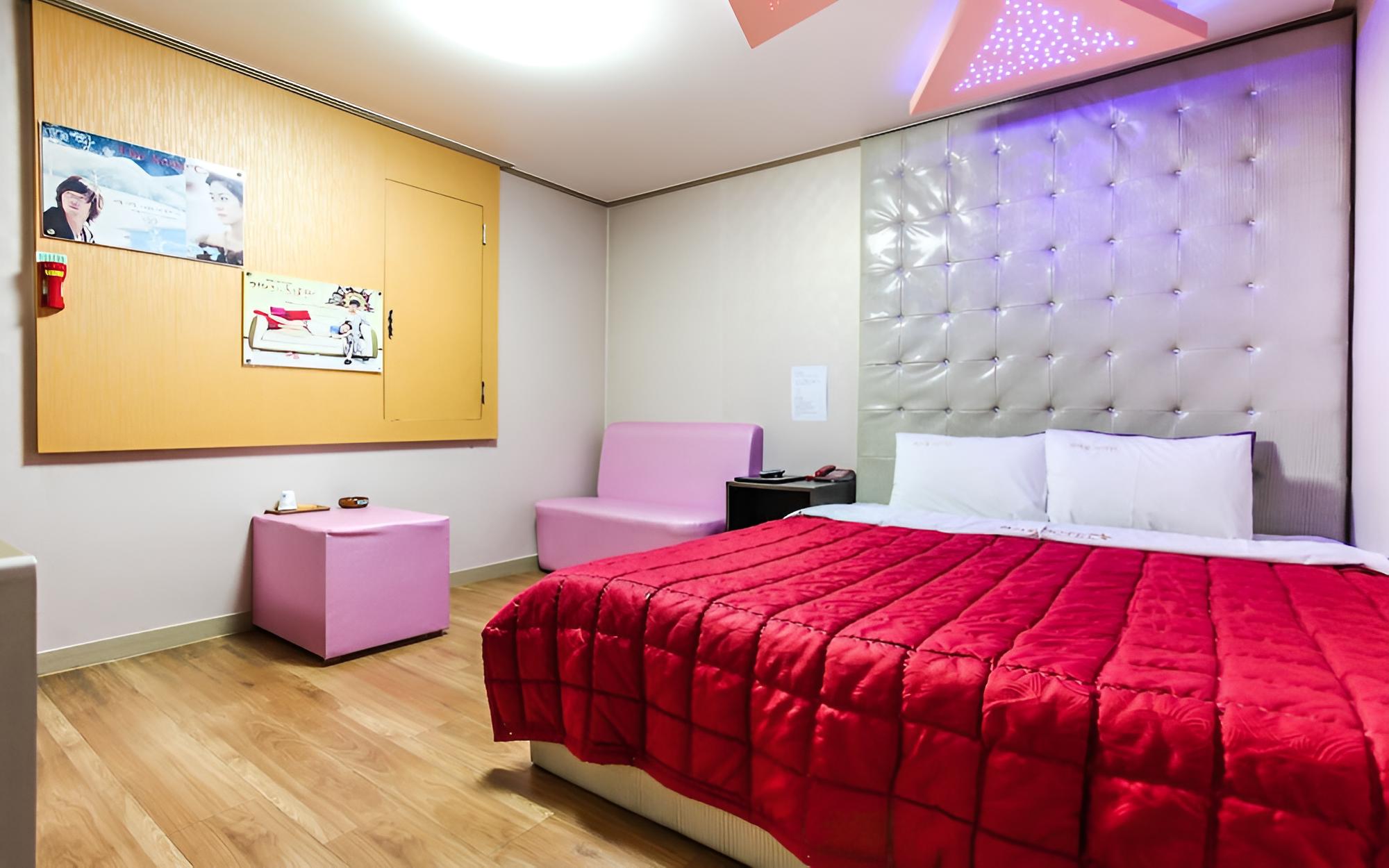 Room (Standard Room) - Photo 1