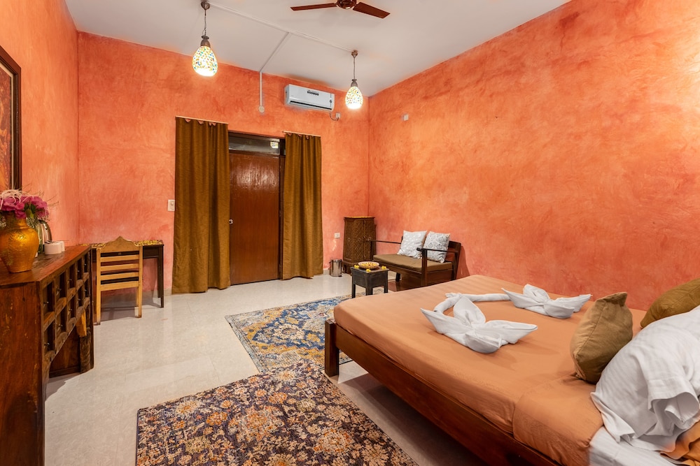 Deluxe Room with Private Balcony - Photo 3