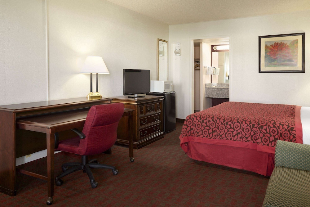 Standard Room, 1 King Bed photo 1