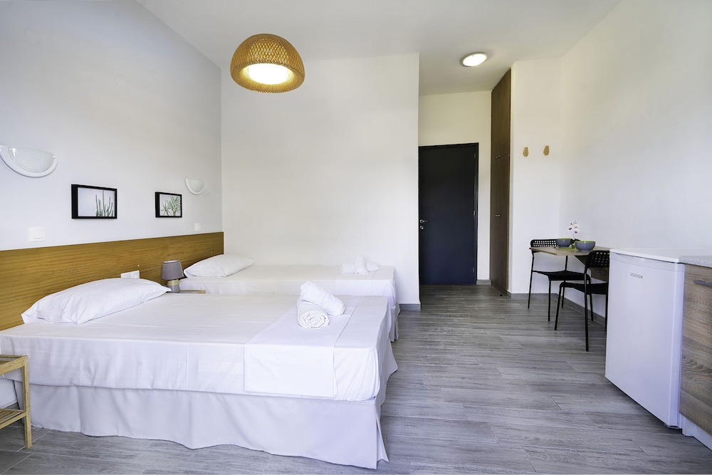 Basic Double or Twin Room, Partial Sea View