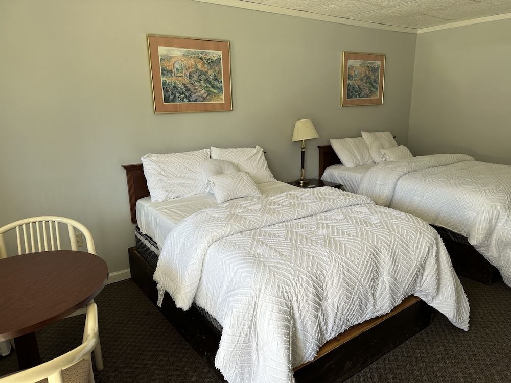 Standard Room, Multiple Beds, Non Smoking photo 1