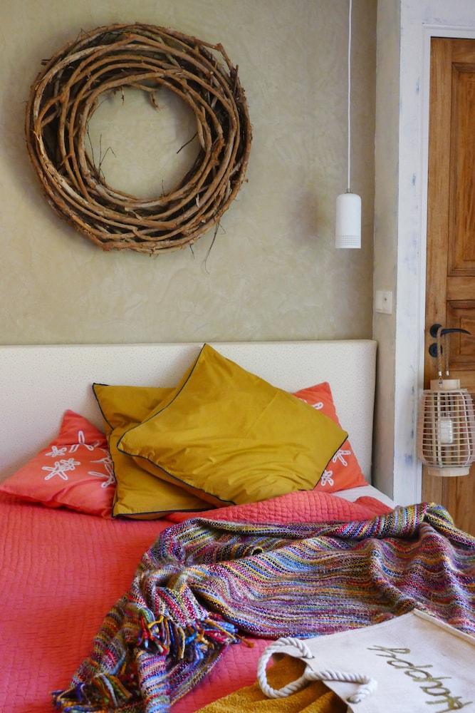 Double Room, Terrace, Garden View (Madrague)