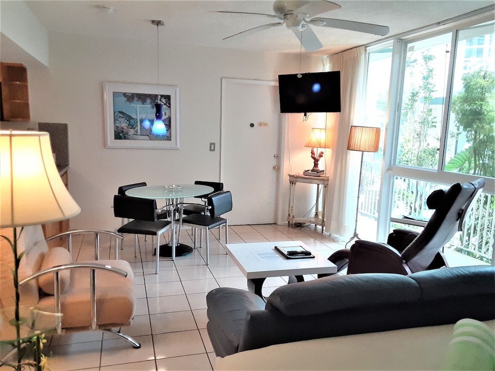 Apartment 103 photo 3