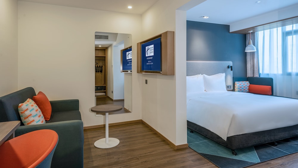 Suite, 1 King Bed - Photo 1