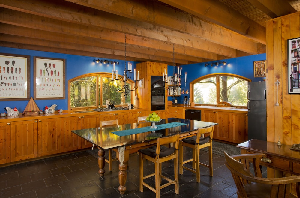 Romantic Villa, Multiple Bedrooms, Valley View photo 3