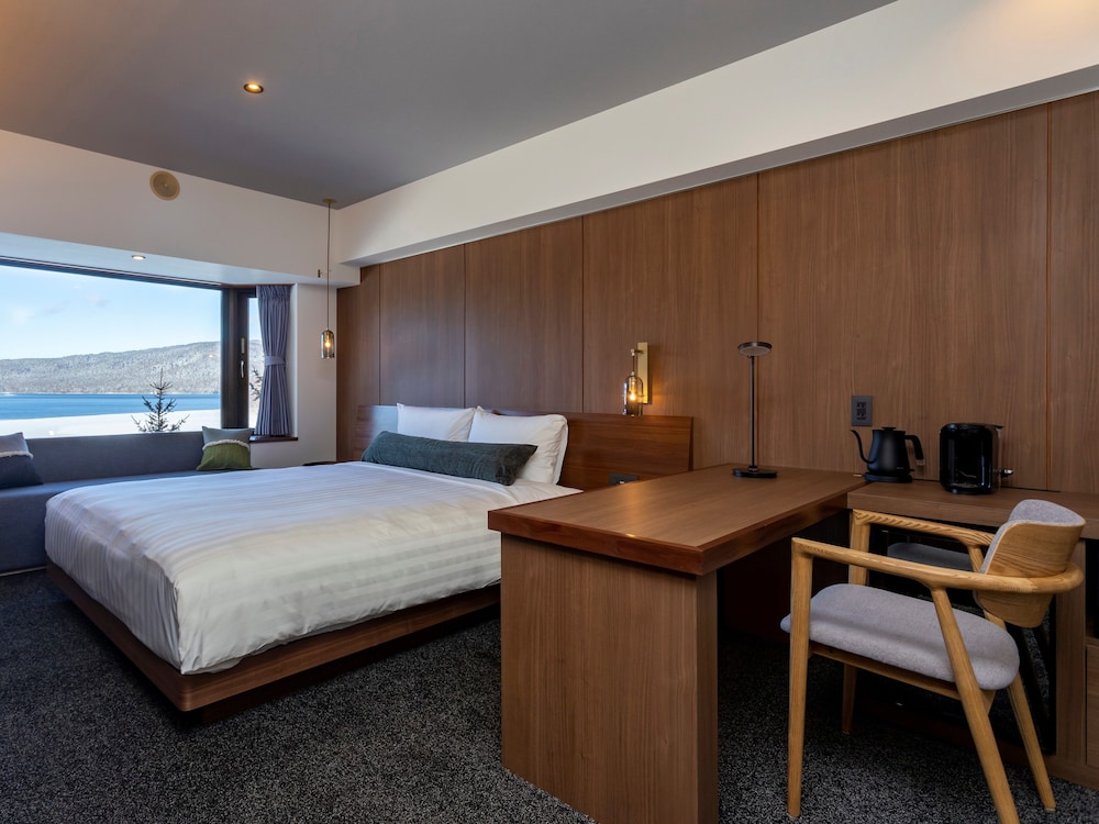 Standard Double Room, Non Smoking, Lake View photo 3