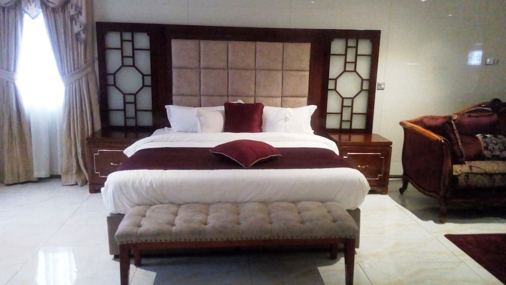 Royal Villa photo 1