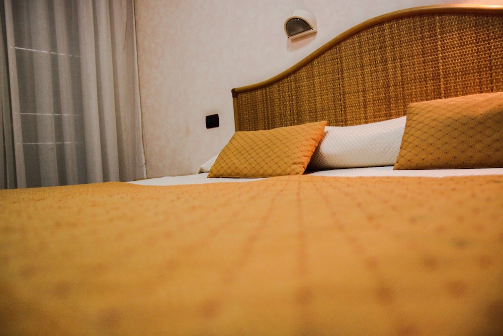 Classic Double Room Single Use, Partial Sea View photo 1