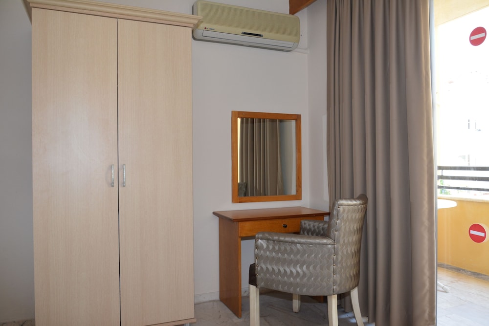 Standard Double or Twin Room photo 3