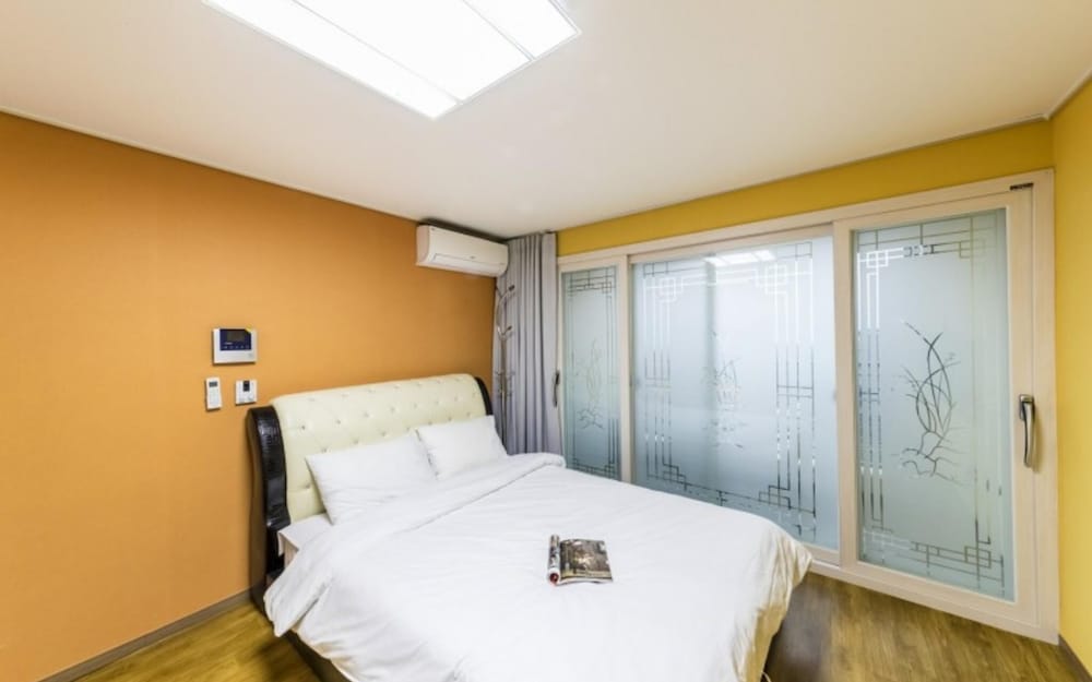 Room (Marado)