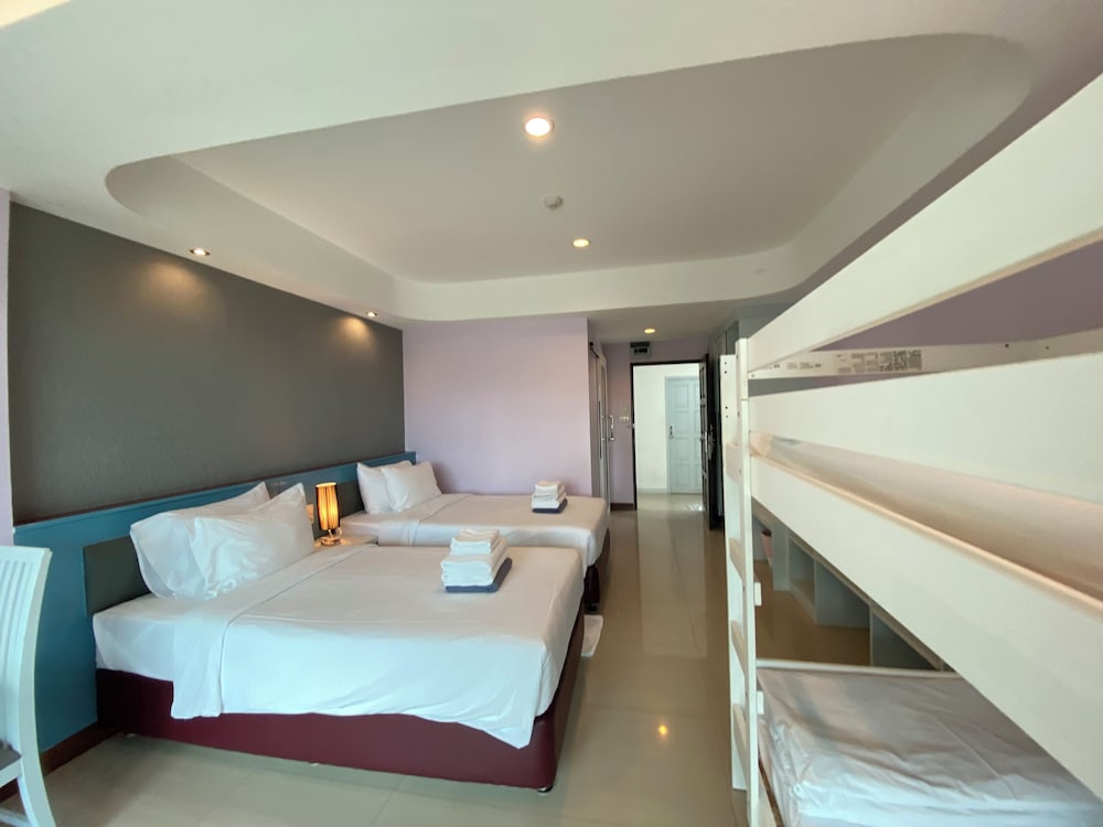 Grand Deluxe Sea View With Bunk Bed photo 3