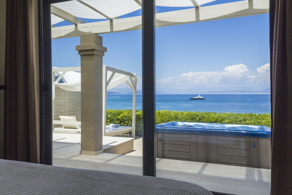 2 Bedrooms Villa Sea View with Private Hot-Tub and Heated Pool photo 2