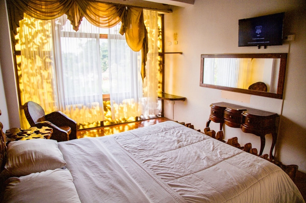 Queen Room photo 1