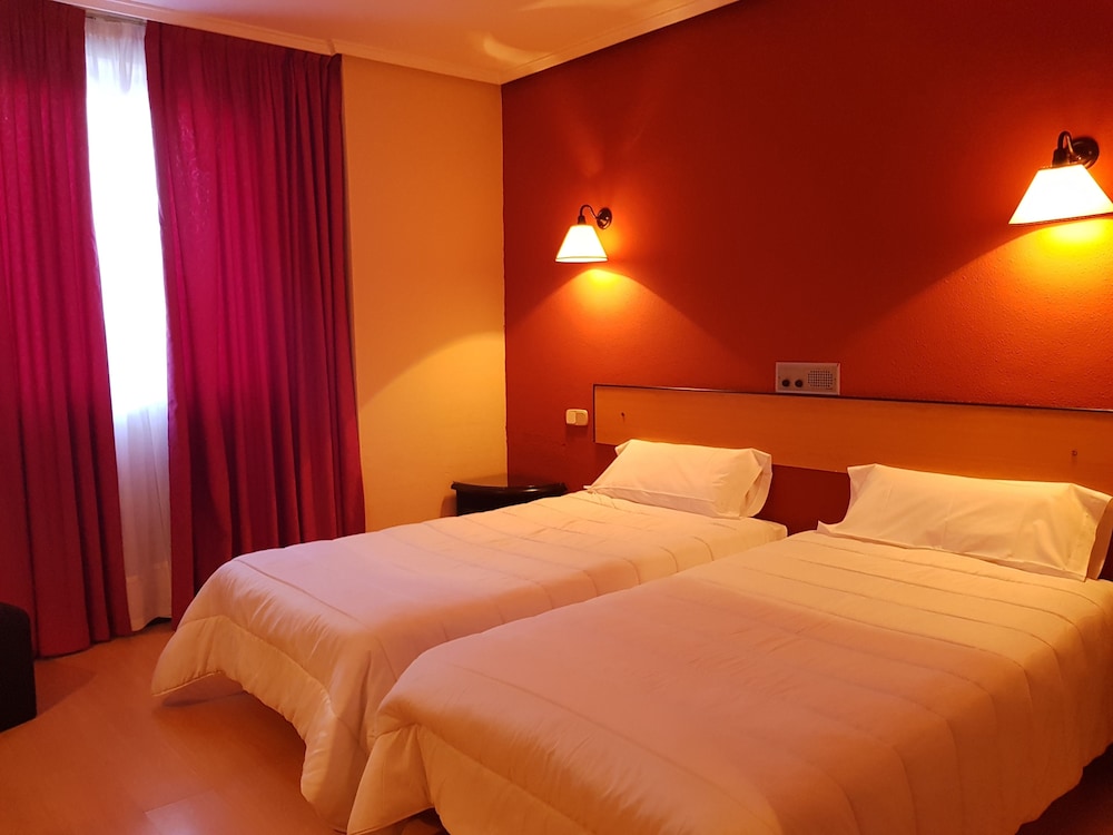 Double or Twin Room photo 3