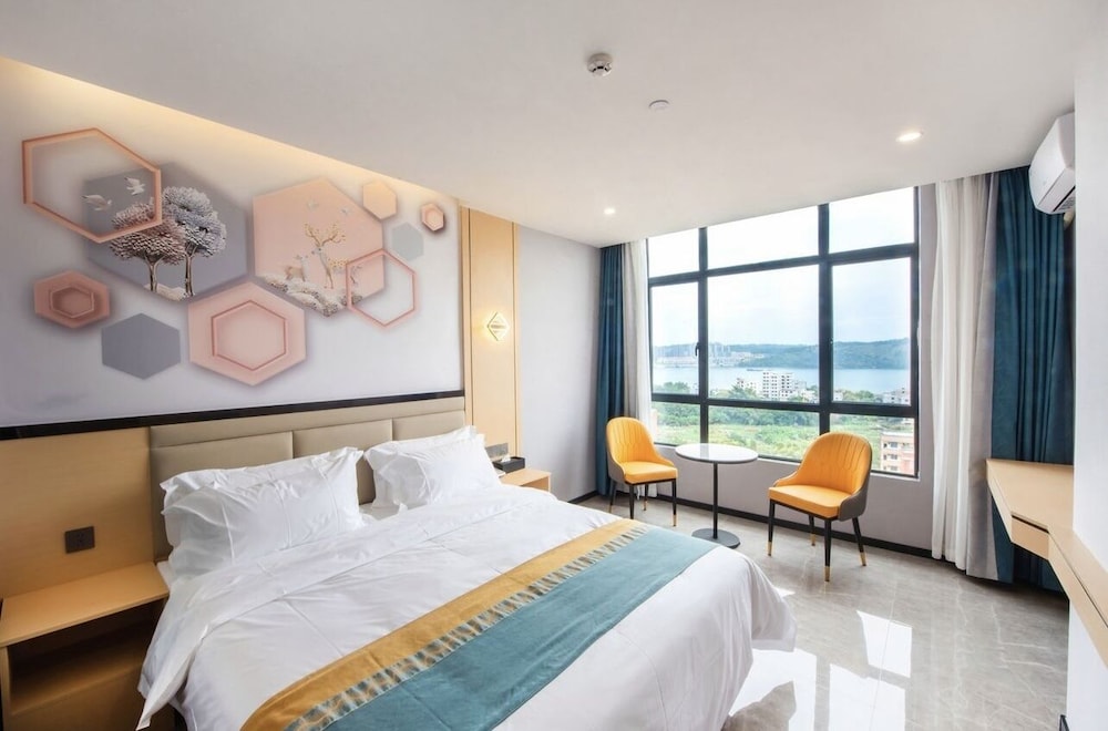 Comfort Room, 1 King Bed, River View