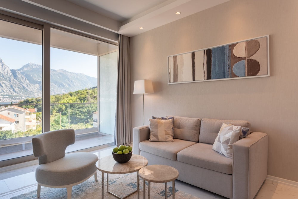 Premium Room, 1 King Bed, Sea View - Photo 7