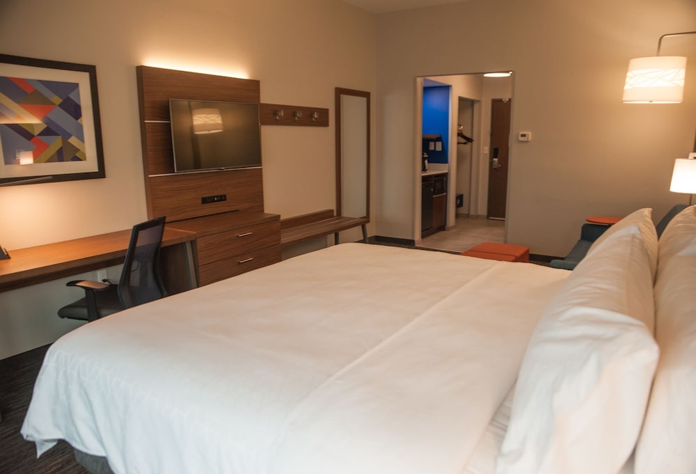 Standard Room, 1 King Bed with Sofa bed - Photo 4