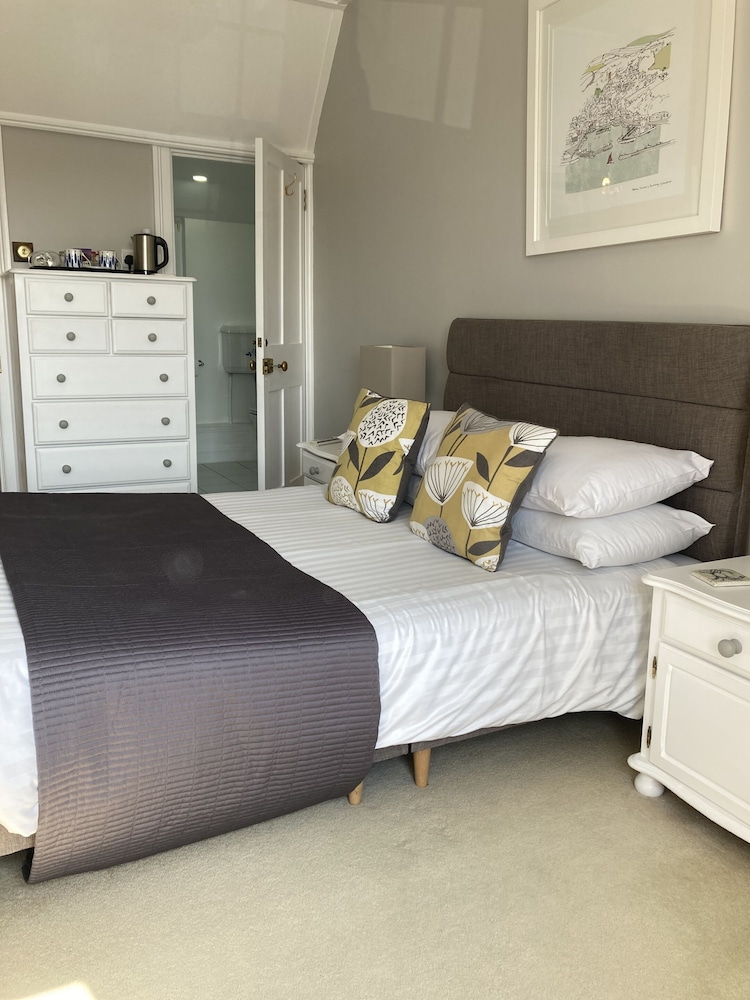 Comfort Double Room, Ensuite (Champagne) photo 1