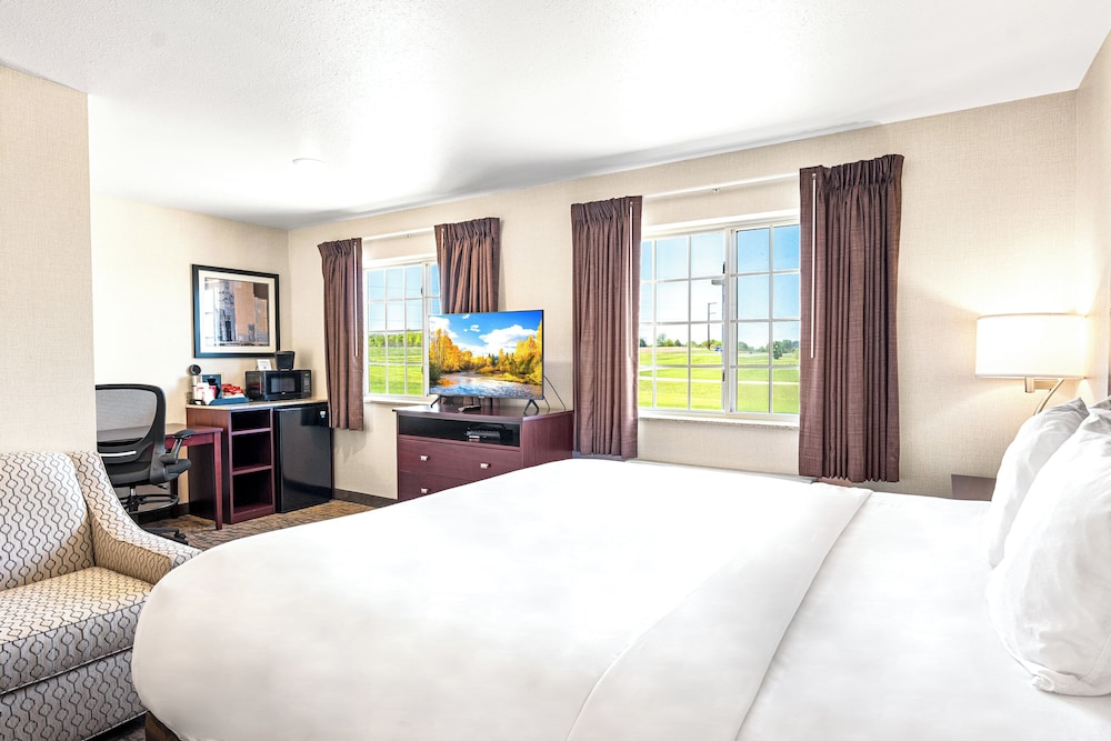 Suite, 1 King Bed, Whirlpool Tub, Non Smoking photo 3