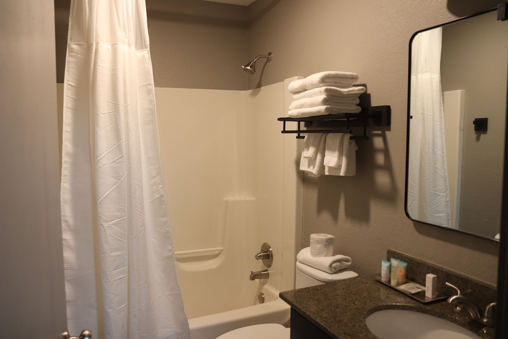 Traditional Double Room, 2 Queen Beds - Photo 4