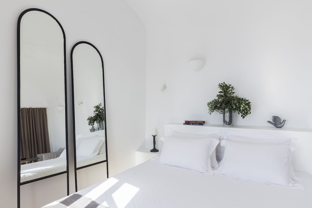 Honeymoon Studio Suite, Private Pool (Efta)